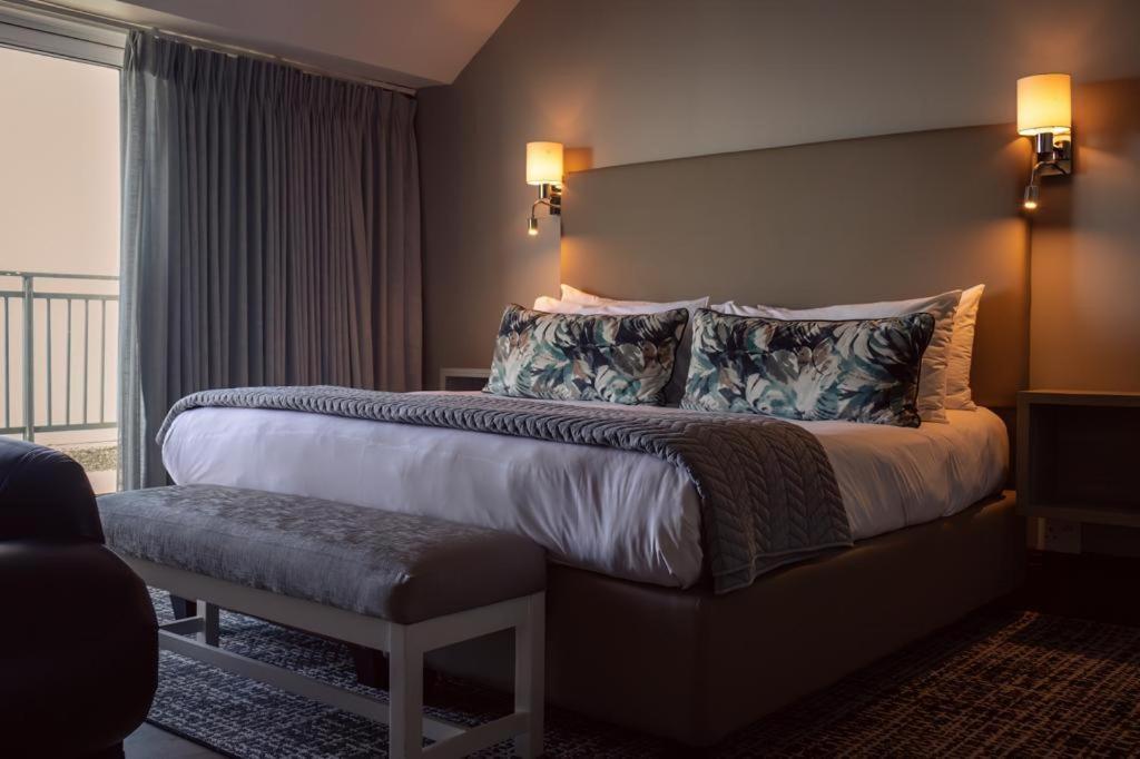 Diaz Hotel And Resort Мозел Бей Екстериор снимка